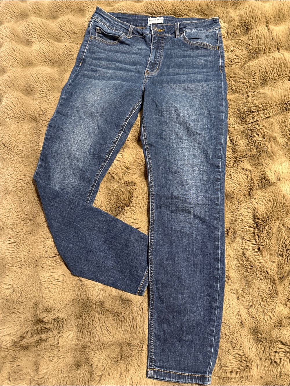 Women’s Skinny Jeans — Classic Dark Blue Wash